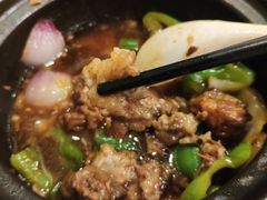 浓香牛腩砂煲米饭-卓粤拉肠(红庙店)