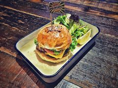 招牌澳洲牛肉汉堡-MIKAKU(万达广场上海宝山店)