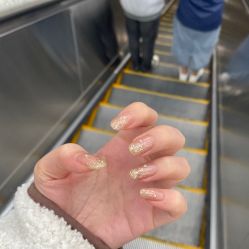 -UGIRL有个美甲