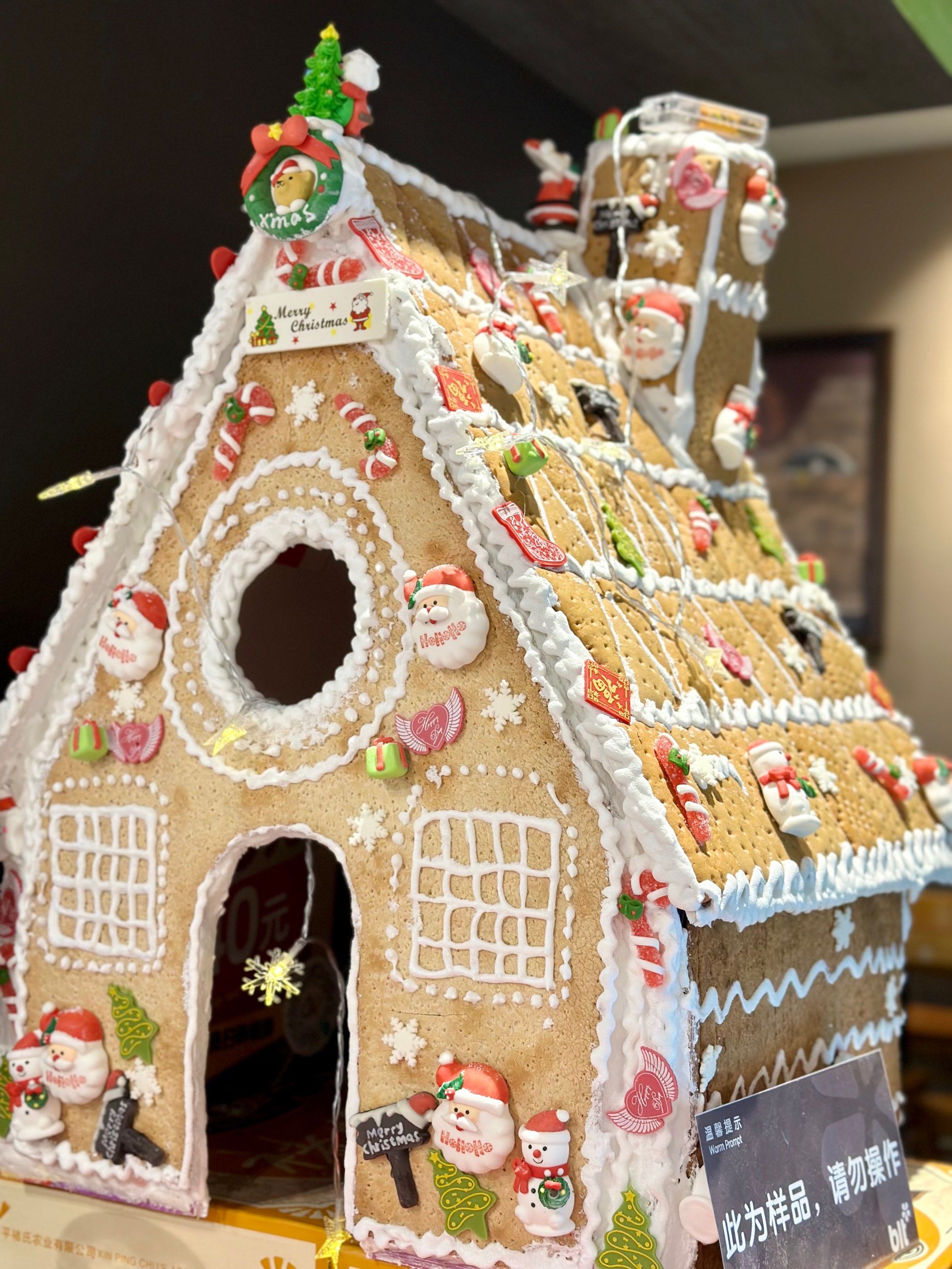 饼干屋🏡太震撼了‼️
烘焙师傅有点意思🤔️
虽说仅供