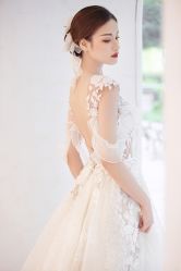 -艾米丽婚纱礼服