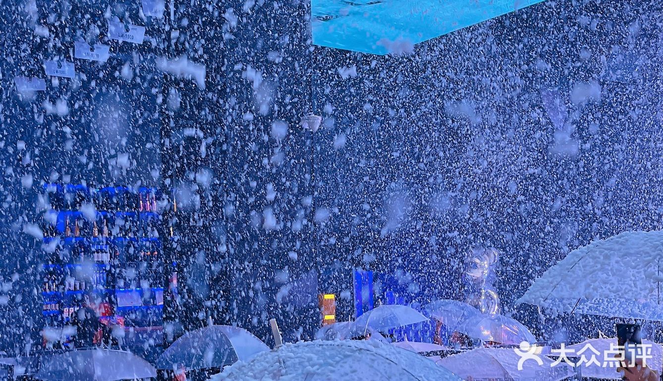来武汉这家会飘雪❄️ 的酒吧邂逅一场浪漫💕 