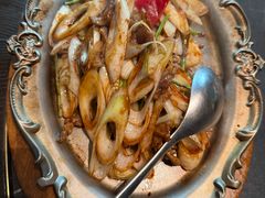 沙茶葱爆羊肉-虹潮荟·餐桌上的美食地理(太阳宫店)