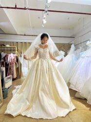 -月月婚纱礼服仓储店(王府井店)