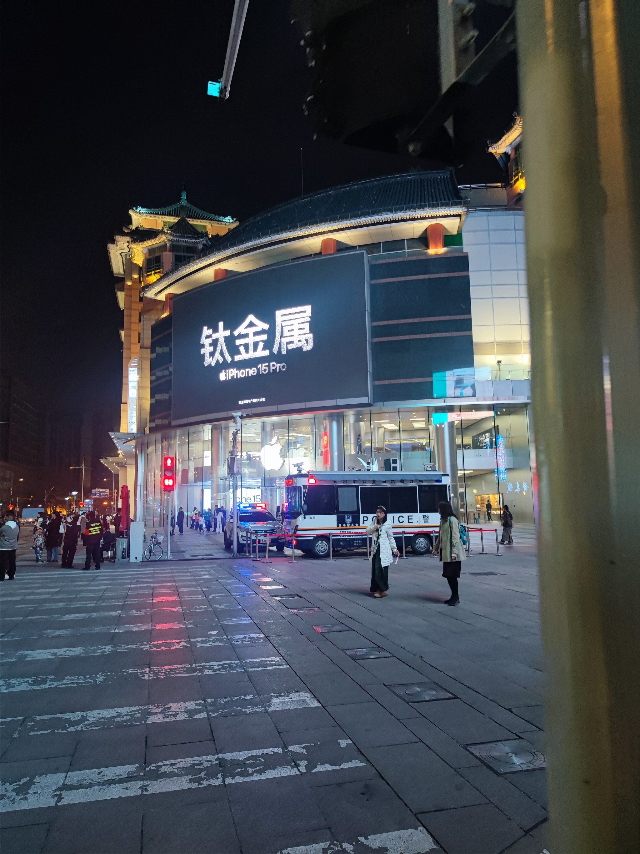 夜晚十点钟的王府井商业街