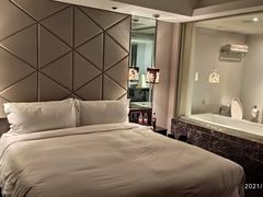 -桔子酒店(上海西藏北路地铁站店)