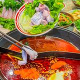 杭州富阳居民楼下的市井重庆火锅店太好次了！性