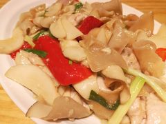杏鲍菇竹耳爽肉片-十三式重庆江湖菜(金茂览秀城店)