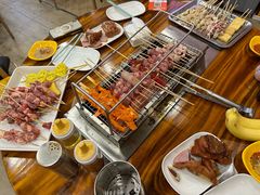 -哈尔滨小酒馆·鲜肉现穿自助烧烤(康新花园店)