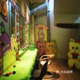 奶噗噗杭州首展在一家咖啡馆里