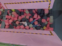 -嘿哟动霸CHUA·新潮玩运动娱乐中心·蹦床滑冰团建乐园