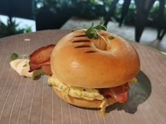 炒蛋培根奶油芝士贝果-Moka Bros 摩卡站(嘉华店)