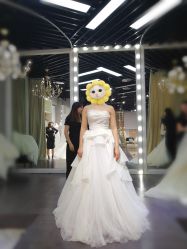 -Lady  Jane高端婚纱礼服馆