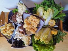 -毛辣果·贵州红酸汤牛肉火锅(西单店)
