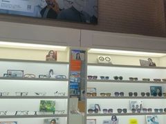 -诺柯视眼镜-蔡司依视路官方工厂店(淞南一店)