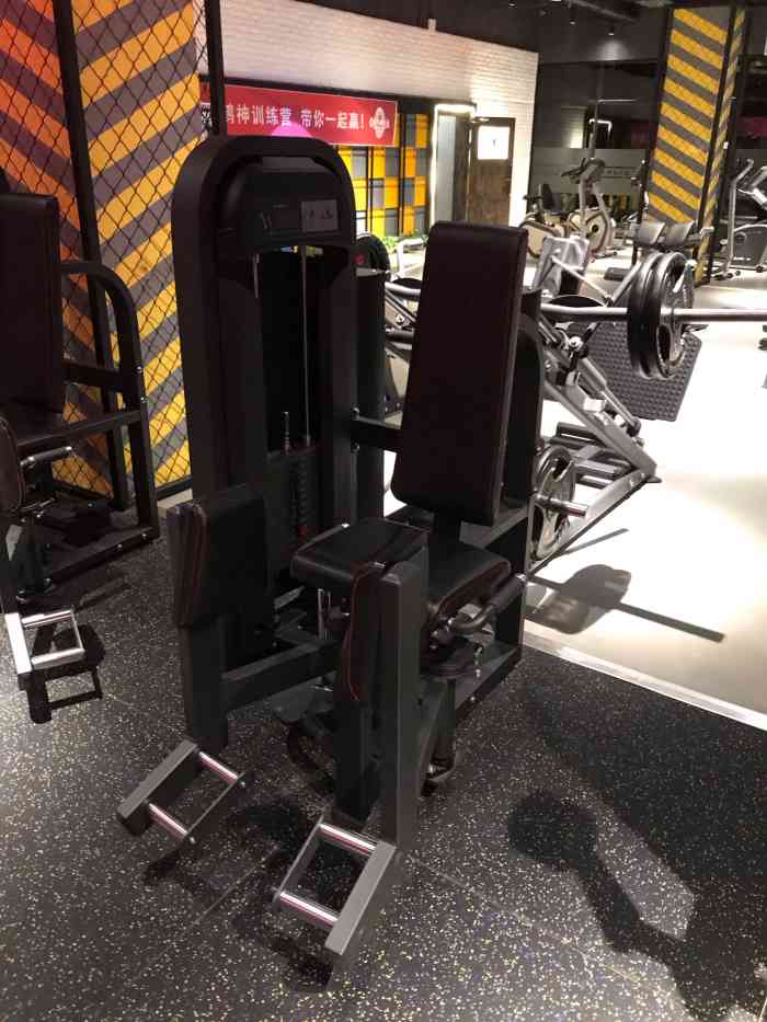 威格健身(学府店)-"在超市的楼上,地方很大,现在还没有完全正.