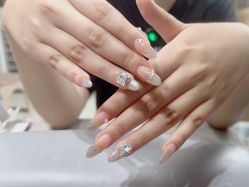 -艾珂·美甲美睫