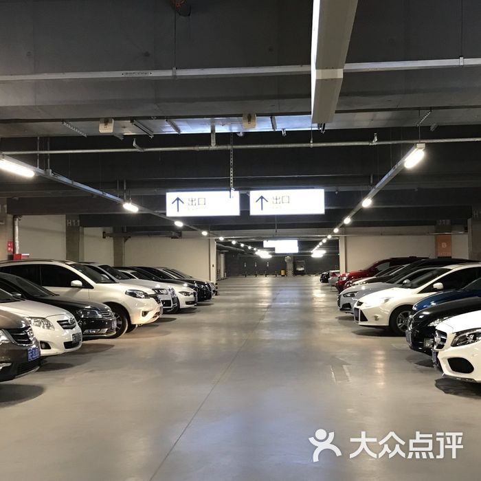 宜家家居停车场