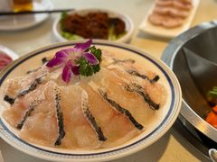 -茅草房·河畔园林火锅