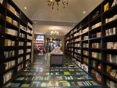 -钟书阁(松江泰晤士小镇店)