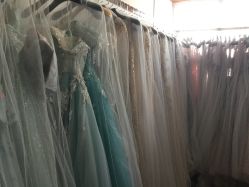 -觅白婚纱礼服馆