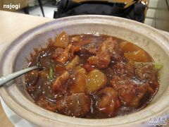 原汁牛腩煲 -港东盛宴烧腊至尊