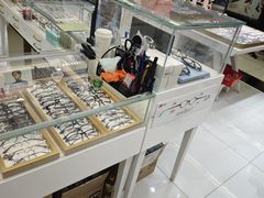 -美式眼镜·授权蔡司.依视路.尼康.豪雅.明月(人民广场店)