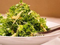 豆黄金拌三叶香-悦融琥珀·京鲁菜·海味珍品(西单店)
