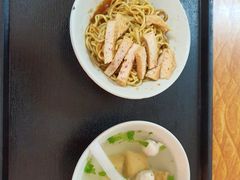 -松树干拌面店