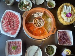 菌王奇香锅-滇釜火锅·能喝汤的火锅(车公庄店)