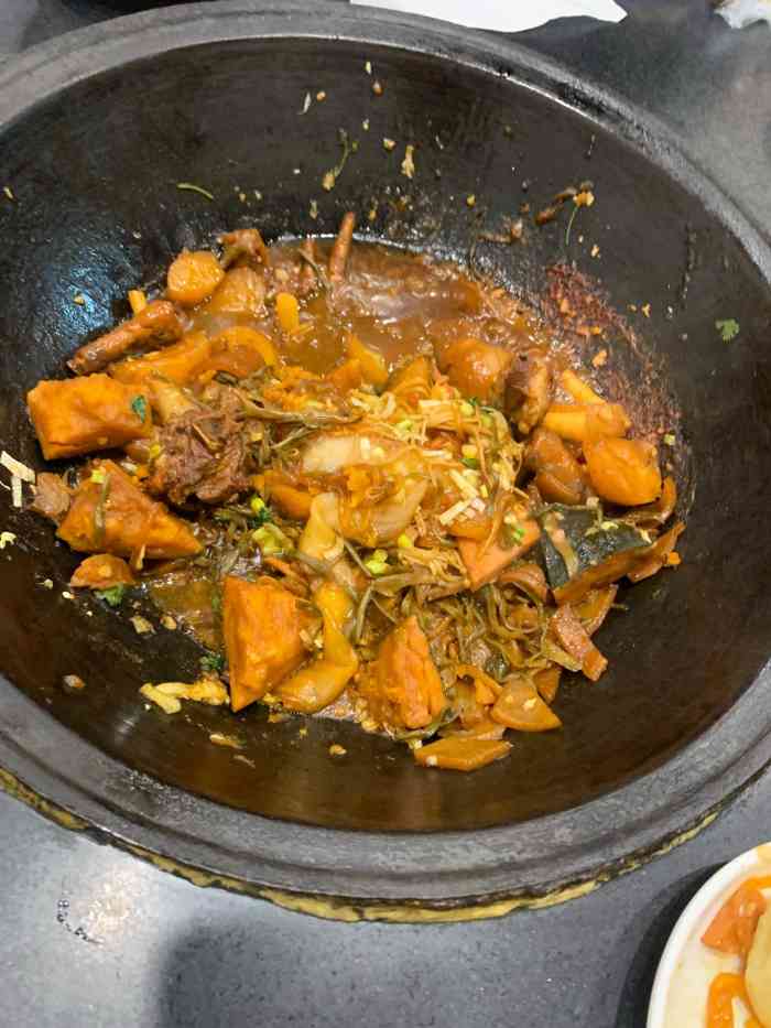 灶台福铁锅炖(工农大街店)-"[薄荷]环境:整体的装修还是延续了东北.
