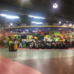 -维佳童话镇演出现场(徐东店)