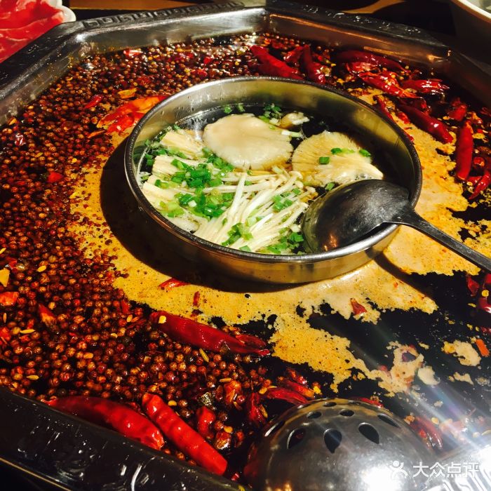 锅首老火锅(国泰广场店)中辣锅底图片 - 第1张