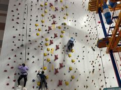 -山之巅攀岩馆(太古城店)