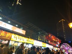 等位区-八一好吃街·高品美食广场