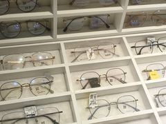 -MiRi眼镜连锁·蔡司·尼康控优点合作店(莘庄店)