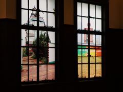 -Nathalie Djurberg与Hans Berg“牛皮纸包裹的月亮”-Prada荣宅当季展览