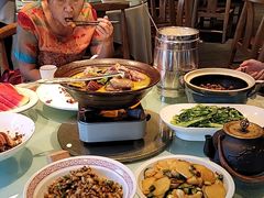 -帅巴人舅母子腊蹄民俗村