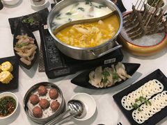 -鲜入围煮花胶鸡海鲜火锅