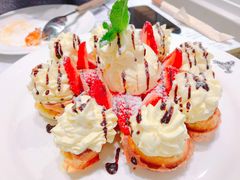 等叫草莓奶油芝士冰淇淋松饼-娜娜家·Nana's restaurant(国金汇店)