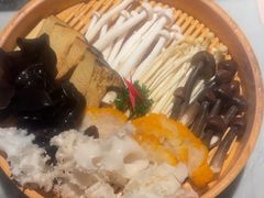 -尚尚仙·酸汤猪手·猪肚鸡火锅(华联万柳购物中心店)