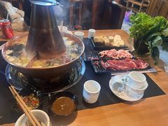 -果松木炭酸菜铜火锅·外婆参鸡汤