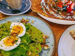 牛油果煮蛋吐司-RAC BAR(安福路店)