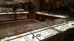 -北京七彩云南翡翠珠宝旗舰店(月坛店)