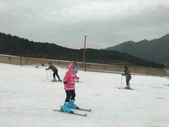 -十三陵雪世界滑雪场
