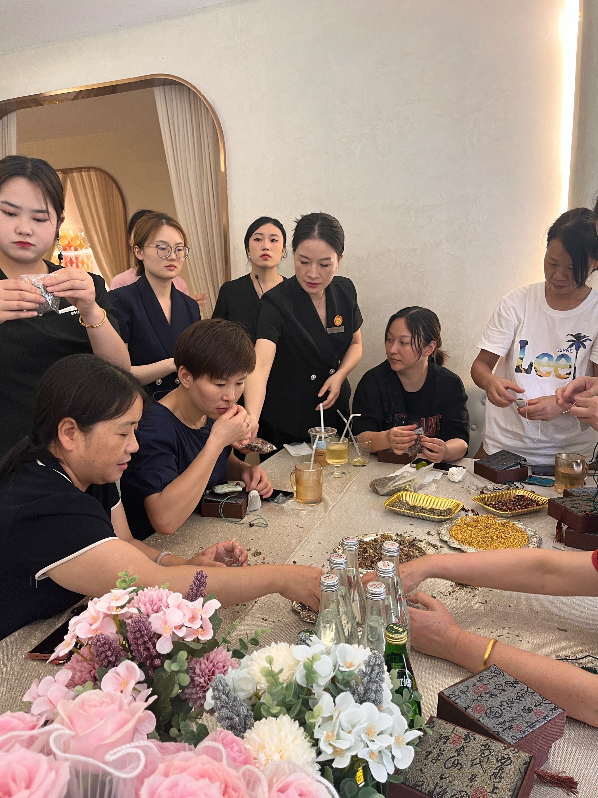 「富邦世纪广场」沙龙会做手工香囊太开心了