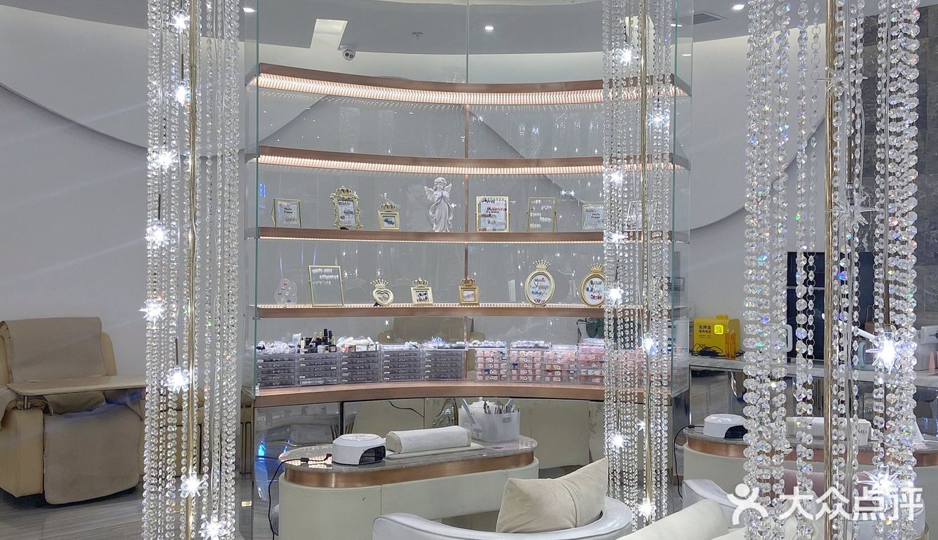 许多女明星的婚甲都是在他家做的 昆明已有很多店面了