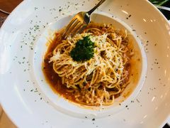 -Chom Cafe and Restaurant