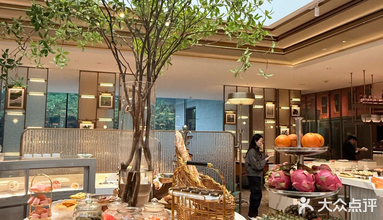 黄龙饭店自助餐，小龙虾狂嗨！夏天的快乐来了！