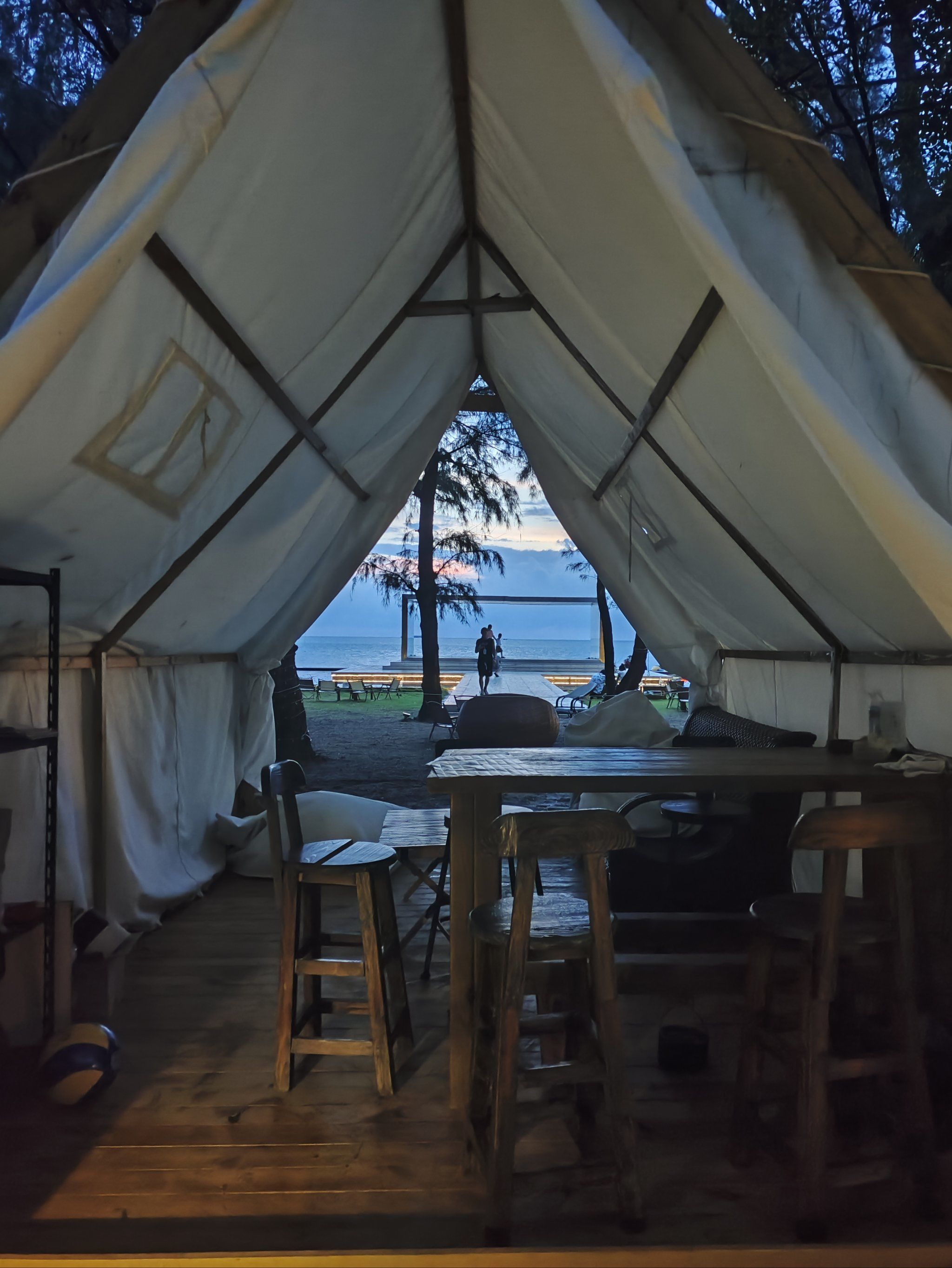 星空下的海边露营